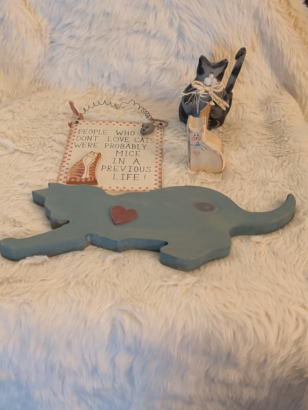 Shabby Chic Wooden Cat Decor